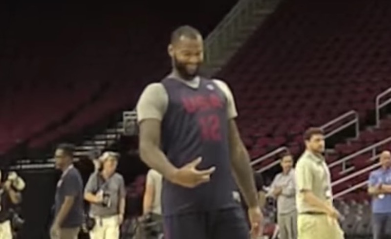 Illustration for article titled DeMarcus Cousins Makes Fun Of Draymond Green For Posting Dick Pic